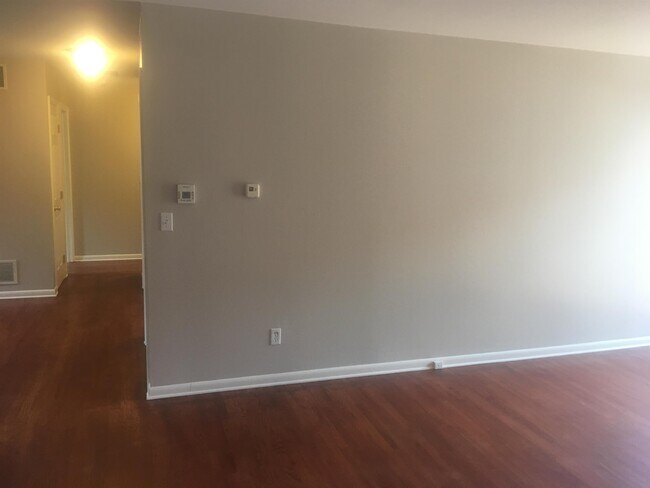 Building Photo - 1437 Roslyn St