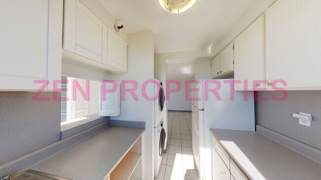 Building Photo - a 2 bdrm, 2 bath unit with 2 prkg at Fairway House for rent