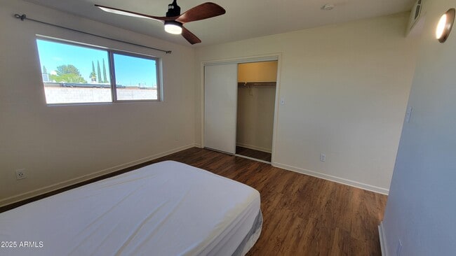 Building Photo - 5149 Paseo Las Palmas