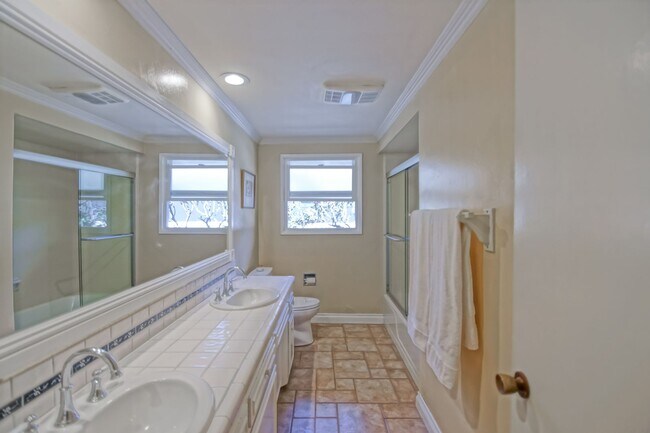 Building Photo - FULLY FURNISHED, CHARMING & AIRY, 4BR2BA MONTEMALAGA HILLTOP HOME W/ “QUEENS NECKLACE” VIEWS, 2-C...