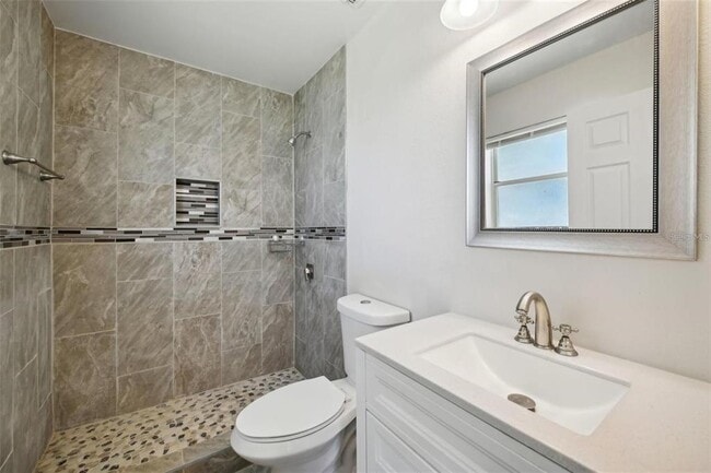 Building Photo - 5 Cedar Ln