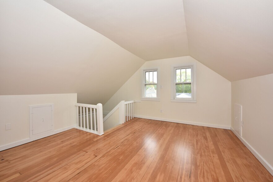 Entry onto 3rd Floor, Open Space - 5706 N Bay Ridge Ave