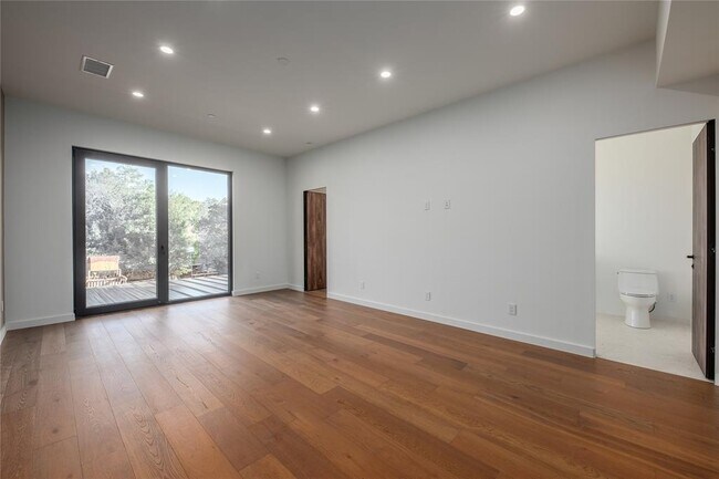 Building Photo - 614 Robin Dale Dr