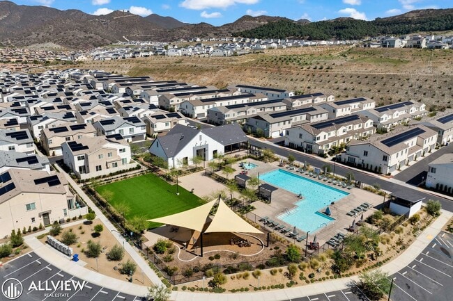 Building Photo - Bright 4-Bed, 2.5-Bath Home in Fallbrook’s Citro Community