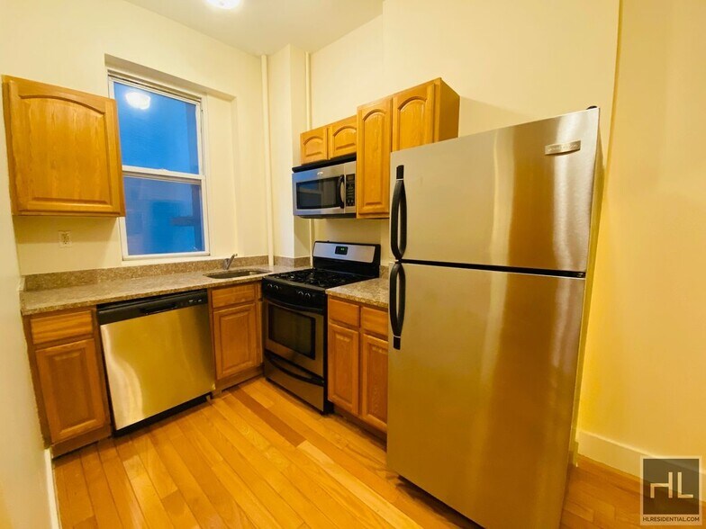 Building Photo - AMSTERDAM AVENUE