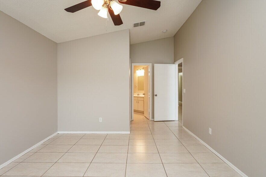 Building Photo - 13318 Greenpointe Dr