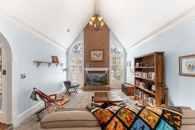 Building Photo - 11 Hornsilver Pl