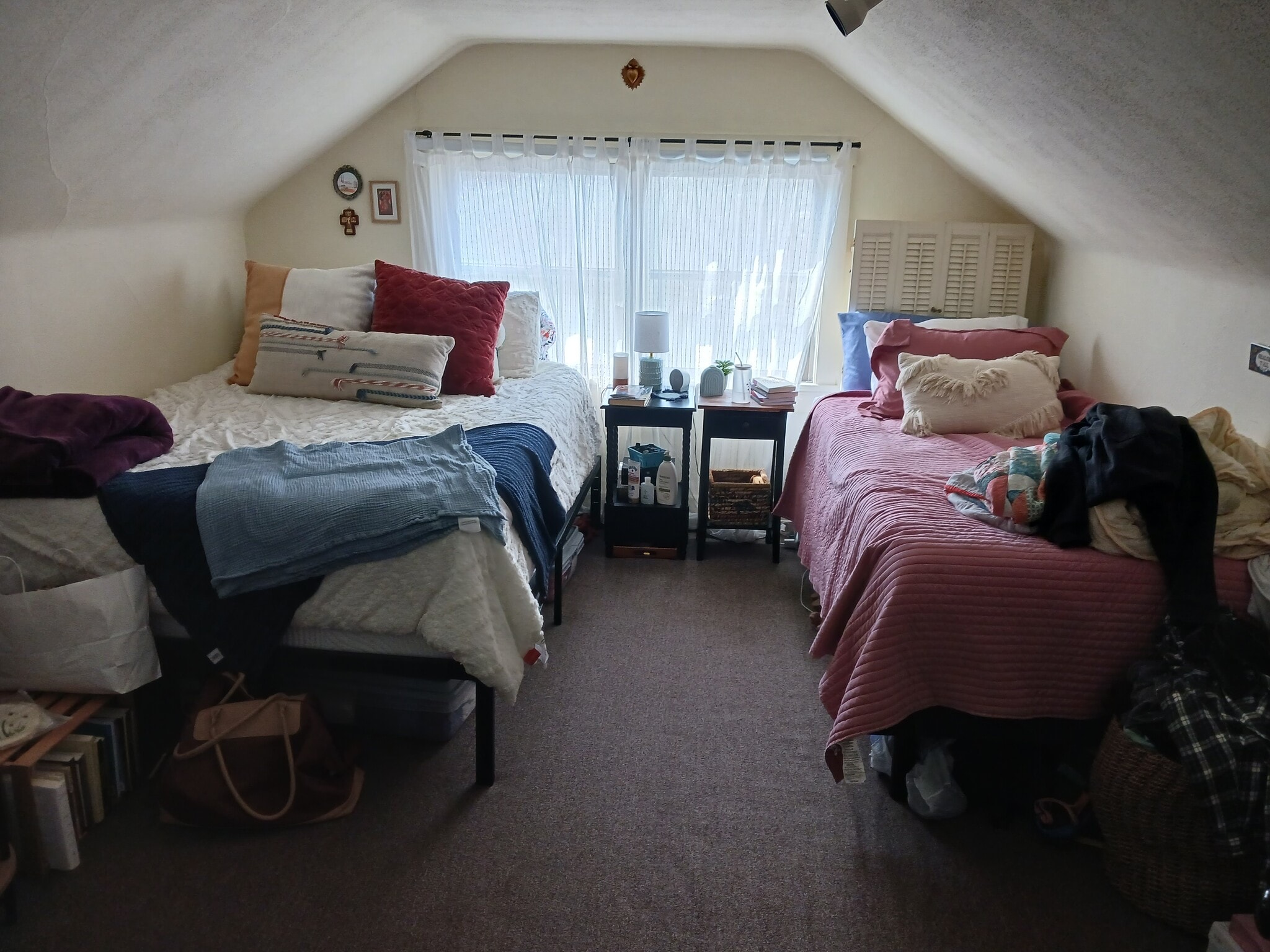 3rd Fl, Bedroom - 2461 Fairview Ave