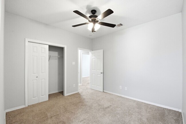 Building Photo - 930 Sterling Creek Cir