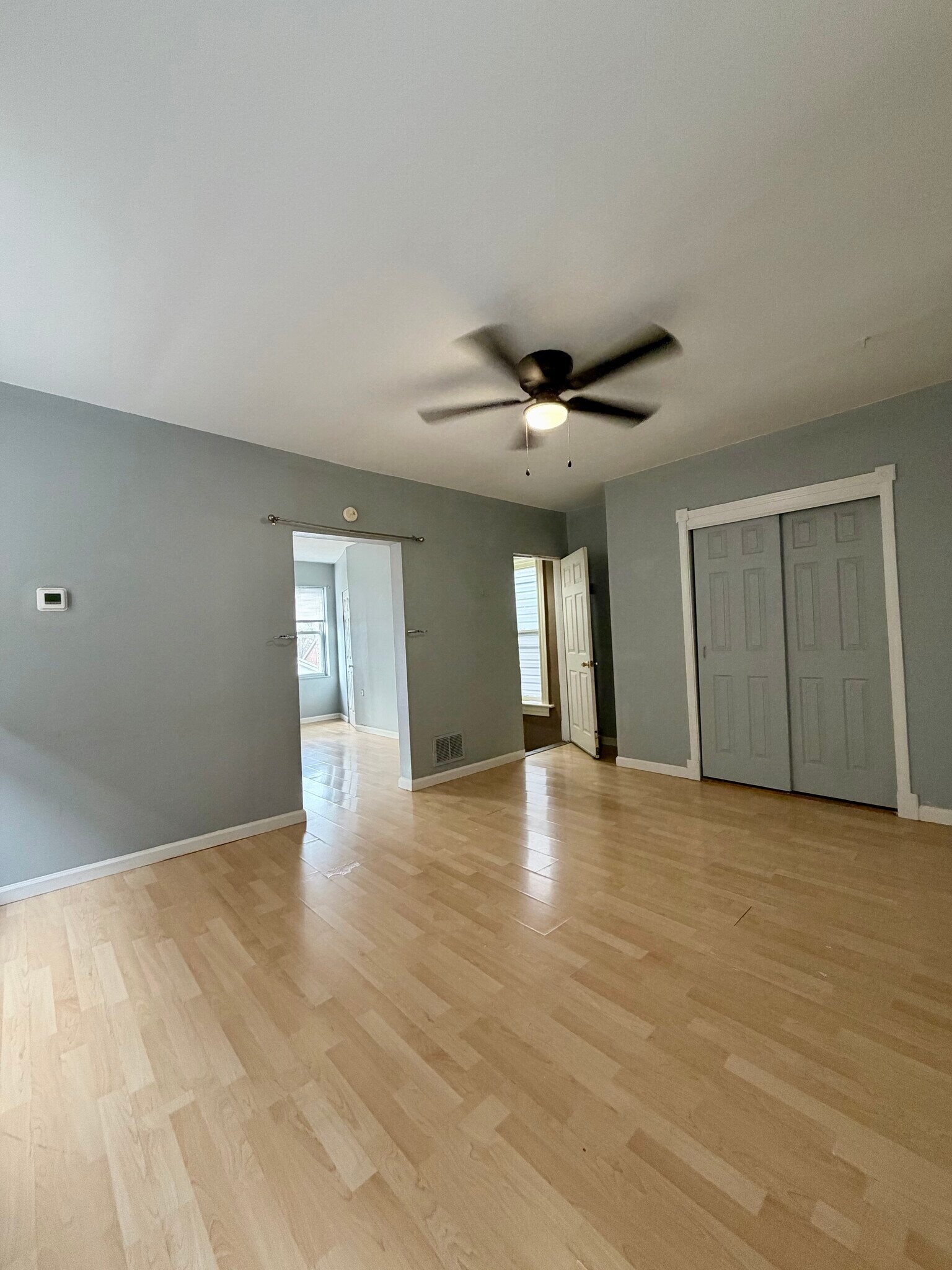Middle Room - 2736 59th St