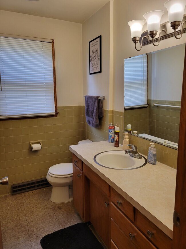 Building Photo - Single Family Home