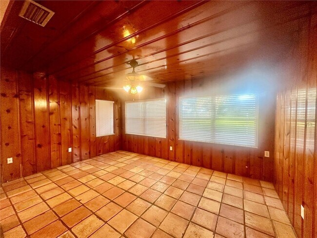 Building Photo - 1105 N Lake Otis Dr SE