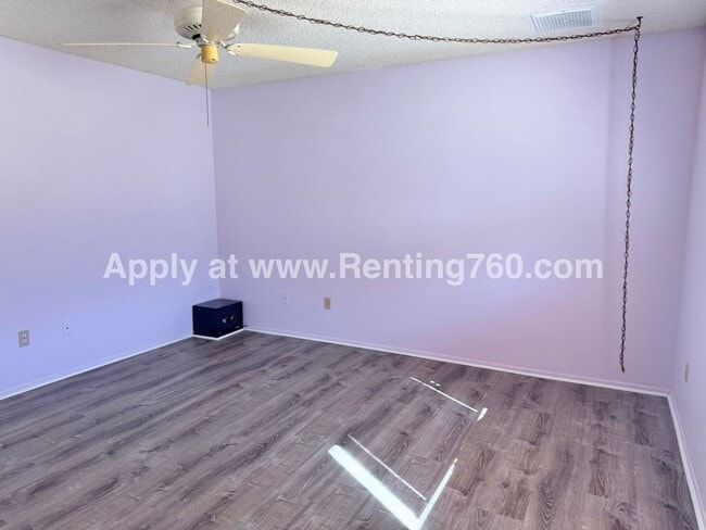 Building Photo - 2 Bed 1 Bath Home Near JT National Park