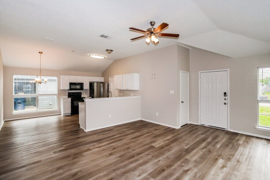 Building Photo - 10529 Flamewood Dr