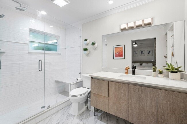 Building Photo - 810 High Point Dr W