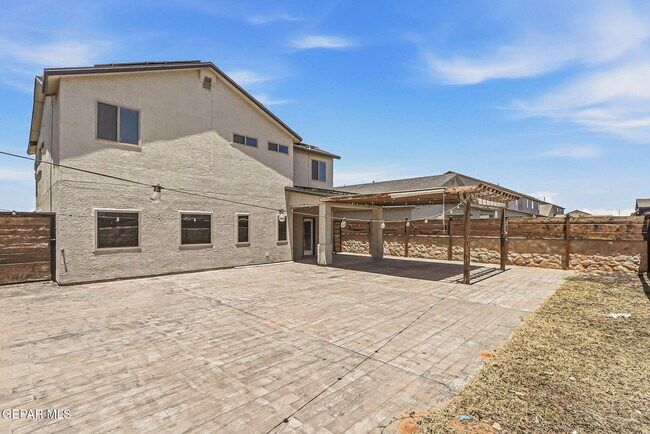 Building Photo - 14724 Tierra Fortaleza Ave