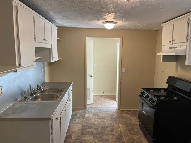 Building Photo - **AVAILABLE NOW**2 bedroom / 1 bathroom Duplex in Columbus, GA 31904***