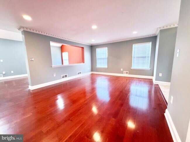 Building Photo - 37 Richards Rd