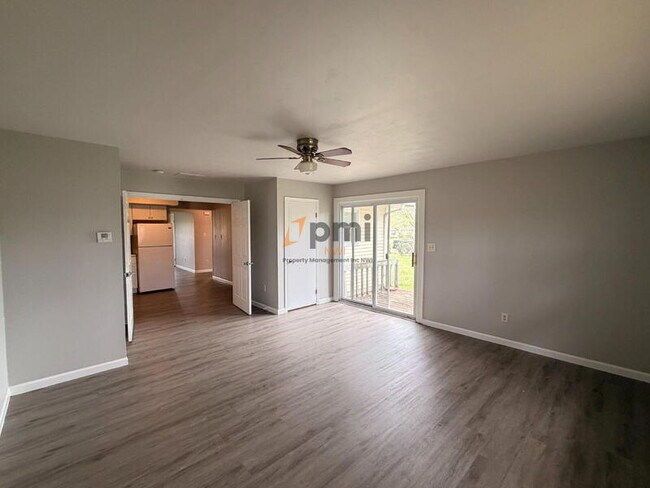 Building Photo - 5372-5372 Plaza Ave