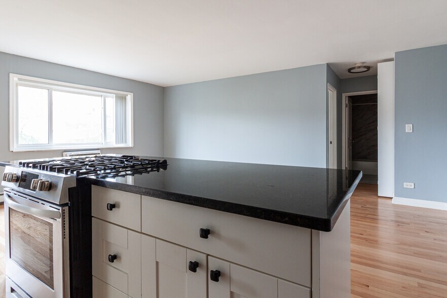 Building Photo - 655 W Grace St