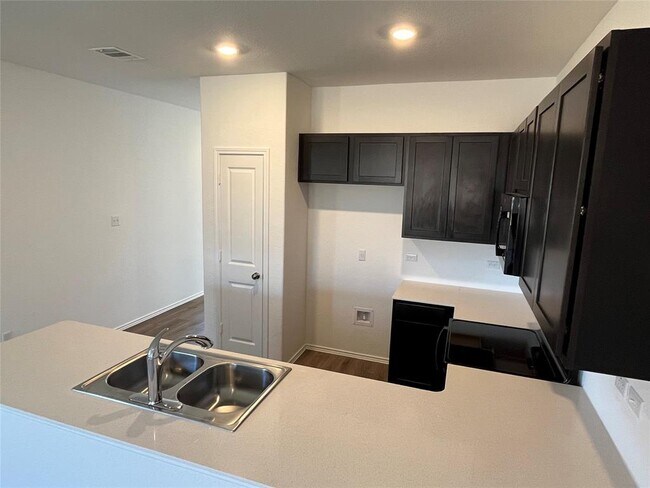 Building Photo - 312 Freshwater Dr