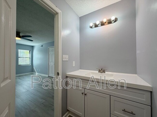 Building Photo - 2406 Abbey Cir