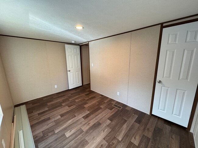 Building Photo - Energy-efficient mobile home for rent