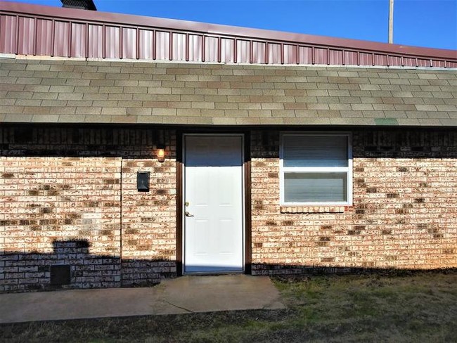 Building Photo - Lovely Duplex in Moore, OK