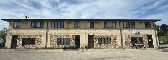 Building Photo - 1415 W Kamps Ave