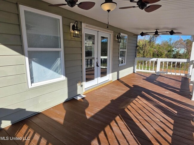 Building Photo - 412 Robert St