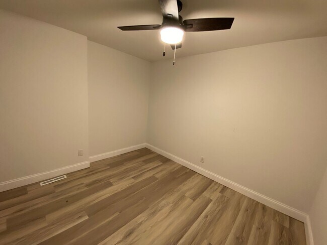 Building Photo - 877 Dennison Ave