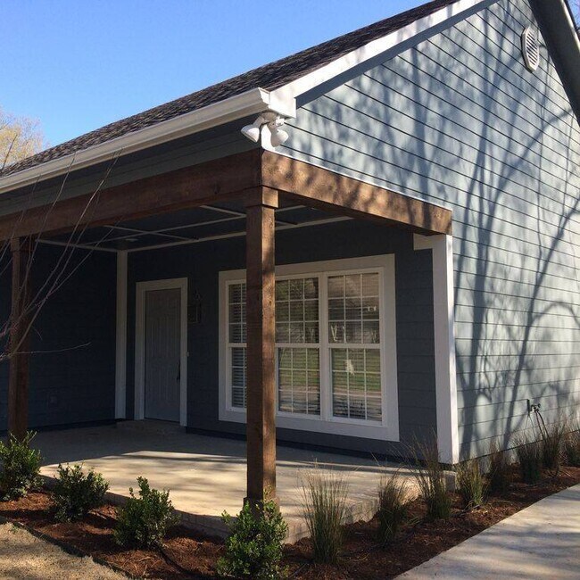 Building Photo - 1615 Bruce St