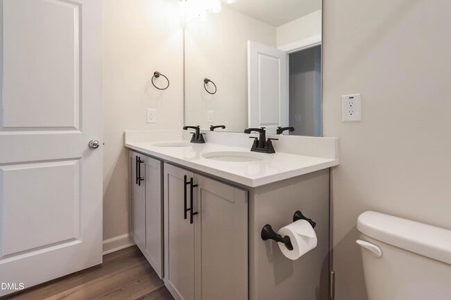 Building Photo - 521 Brittany Ct