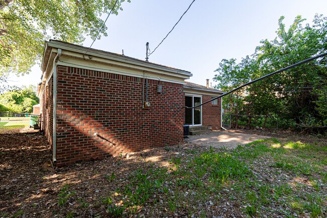 Building Photo - 3 Bed 2 Bath in OKC!