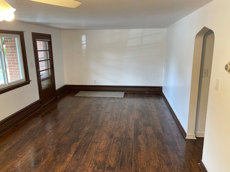Building Photo - 705 Bloomfield St
