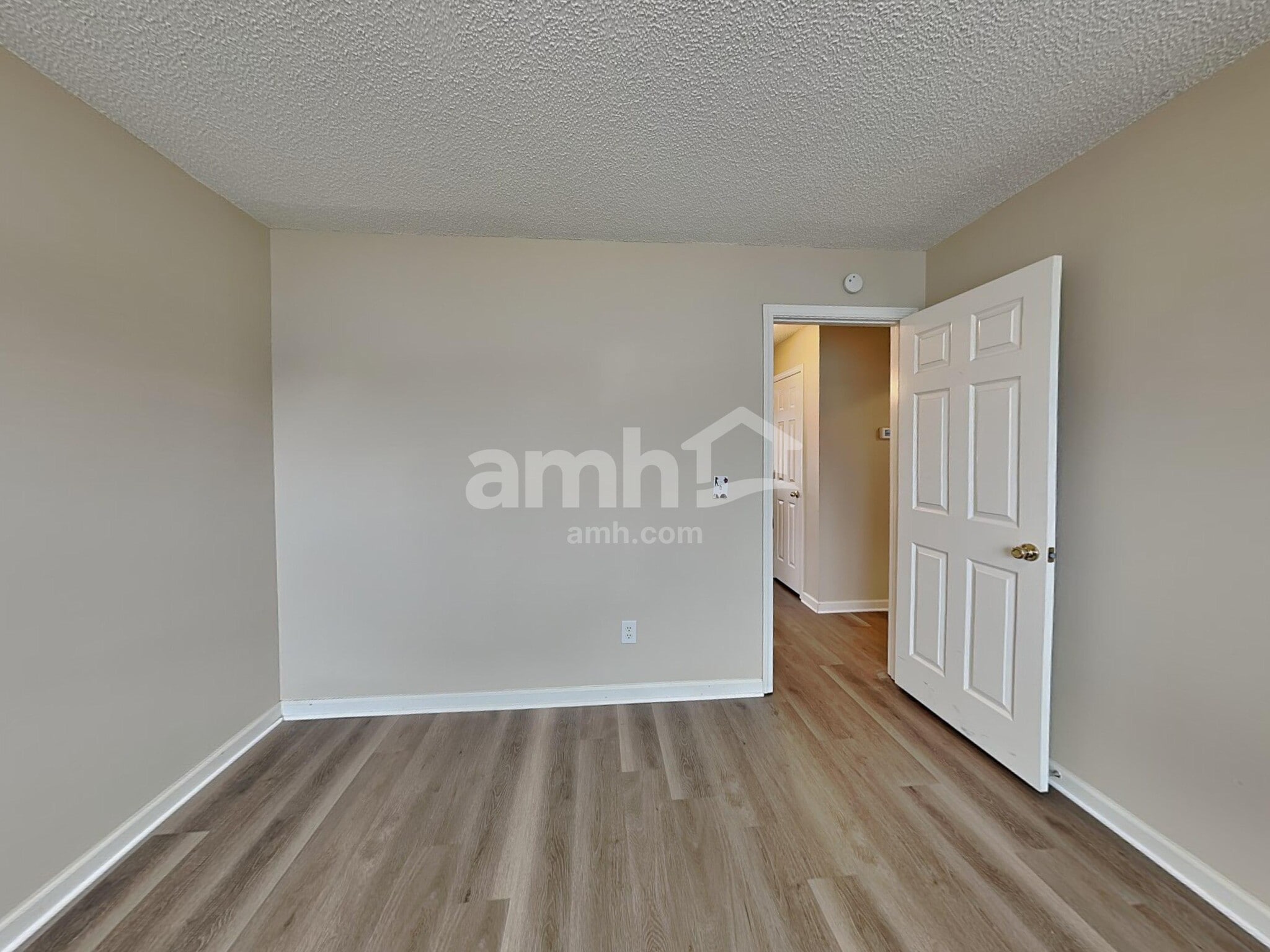 Building Photo - 811 Karie Dr