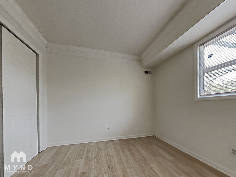 Building Photo - 7992 Shady Oak Trail