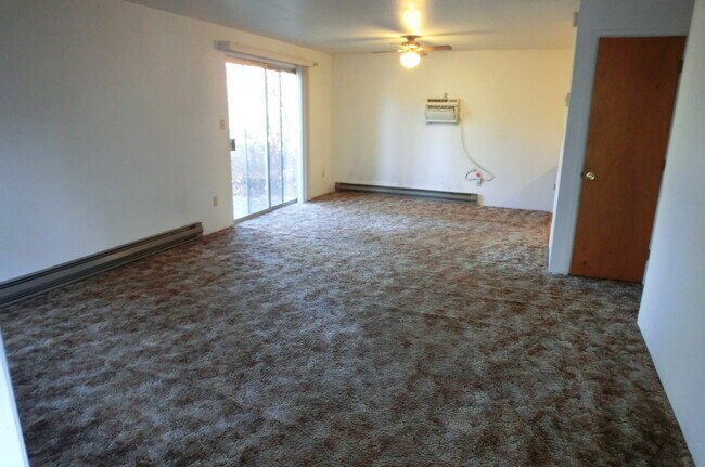 Building Photo - Very Clean Duplex