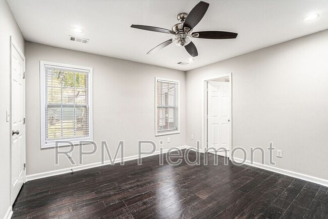 Building Photo - 1343 Lynford Dr SW