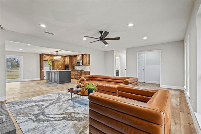 Building Photo - 3327 Carriage Cir