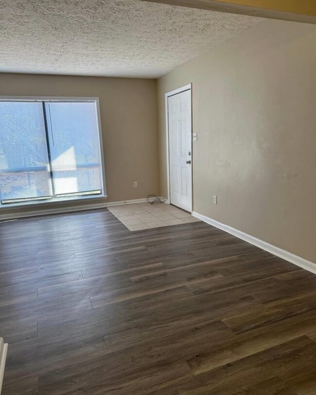 Building Photo - 615 Carter Ln