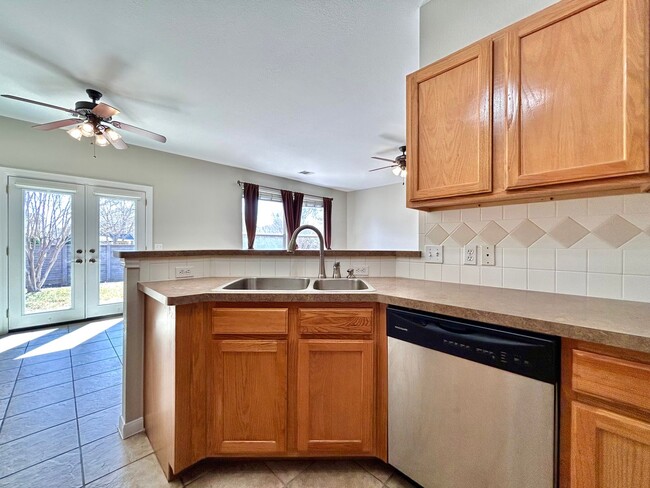 Building Photo - Charming 3 Bed / 2 Bath One-Level Home with 2-Car Garage & Fenced Yard