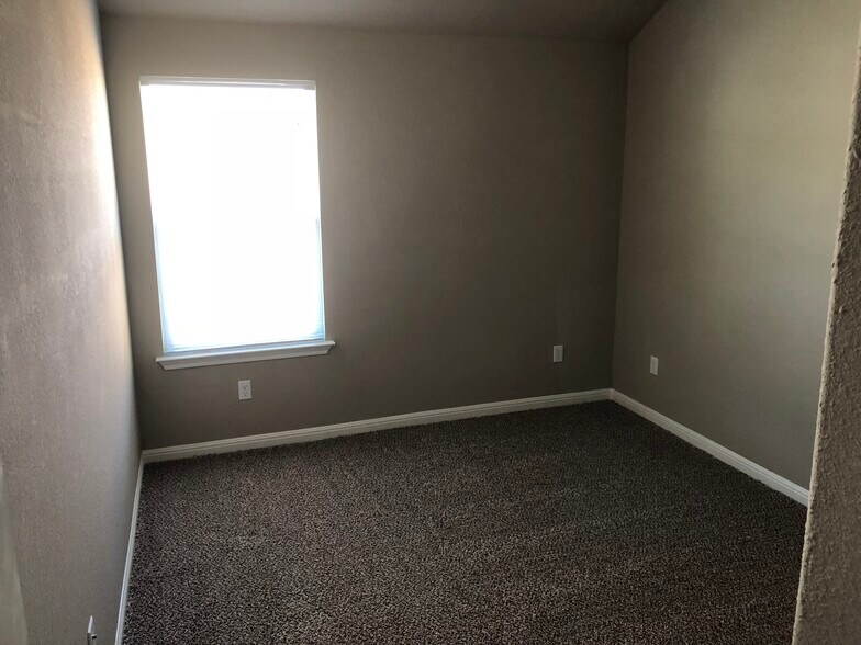 Building Photo - 3807 Flat Rock Mountain Dr