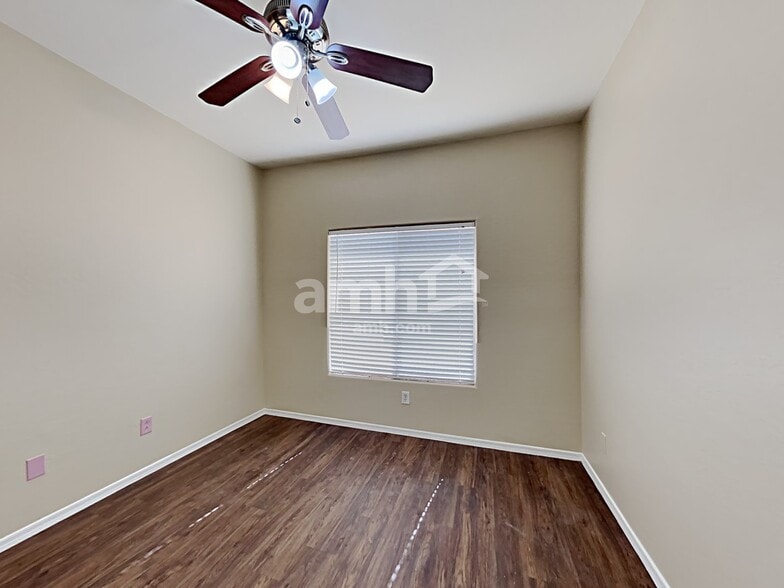 Building Photo - 5526 W Pecan Rd