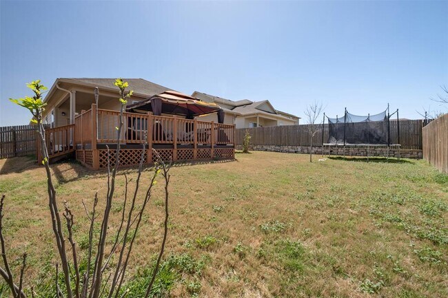Building Photo - 118 Leona River Trl