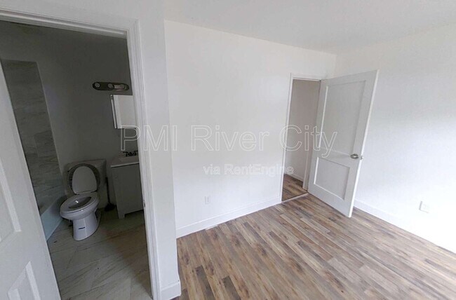 Building Photo - 1637 W 34th St