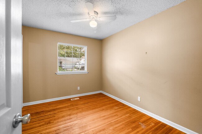 Building Photo - 6412 Chippewa Dr