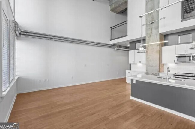 Building Photo - 230 18th St NW