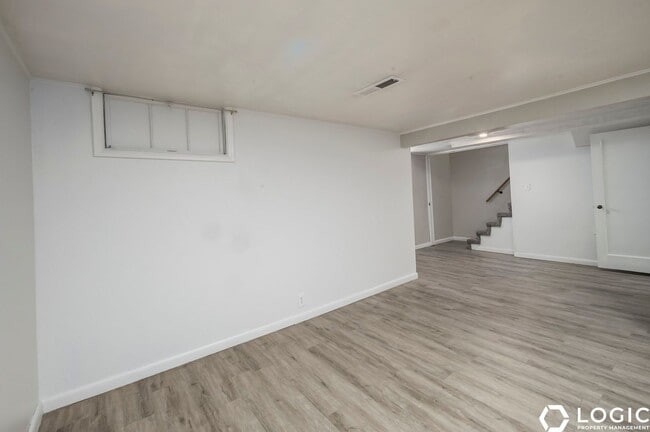 Building Photo - 761 700 W