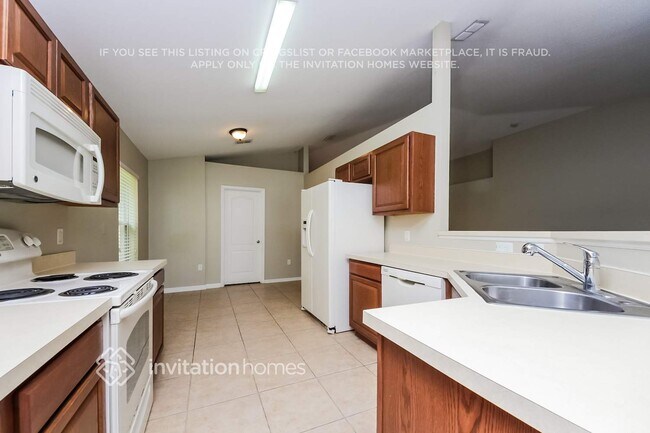 Building Photo - 5541 Silver Thistle Ln
